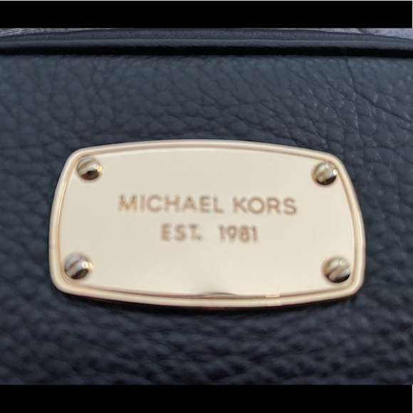 Authentic Michael Kors Leather Crossbody - Picture 3 of 4